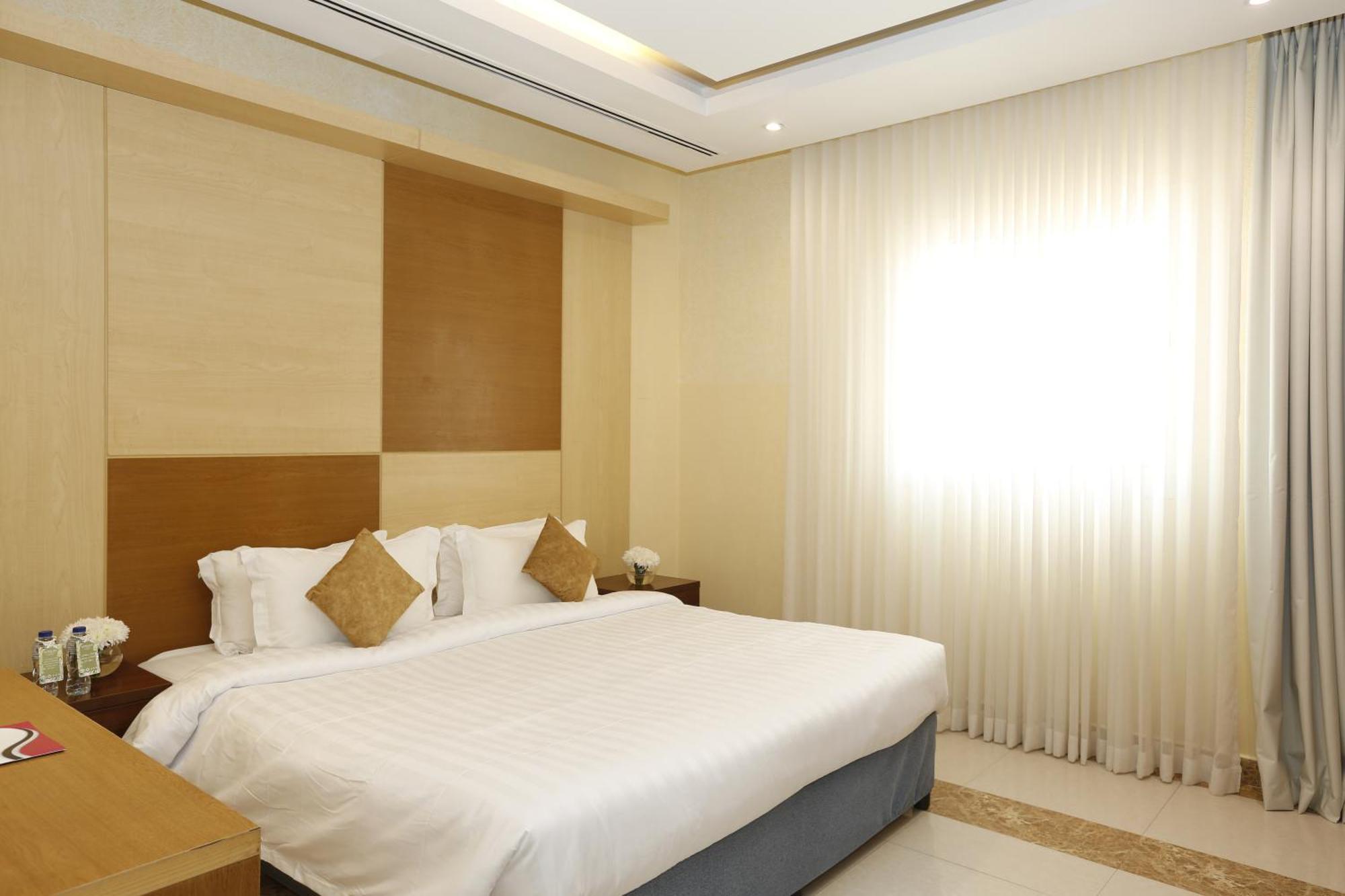 Hotelier By Cantonal