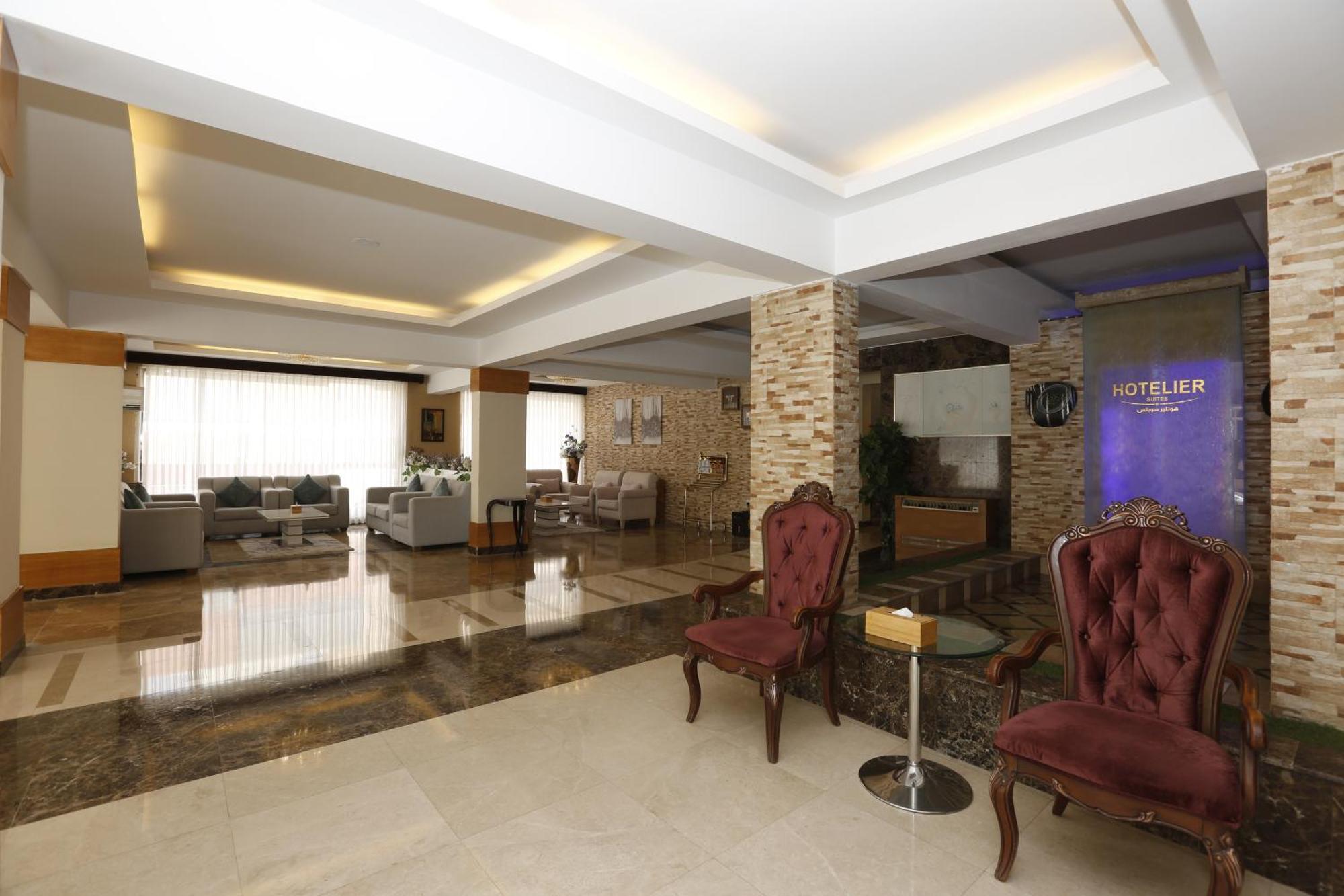 Hotelier By Cantonal