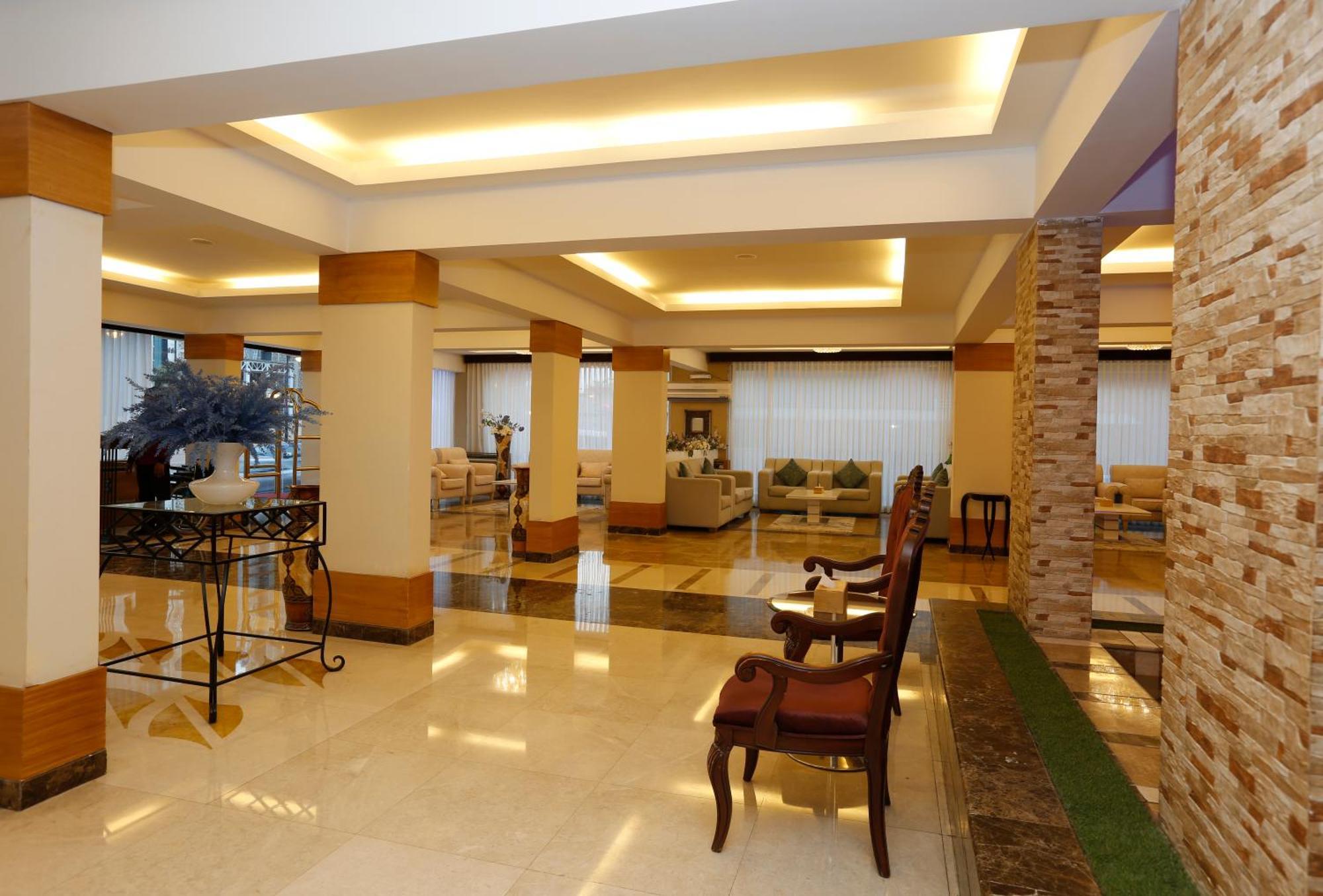 Aparthotel Hotelier By Cantonal