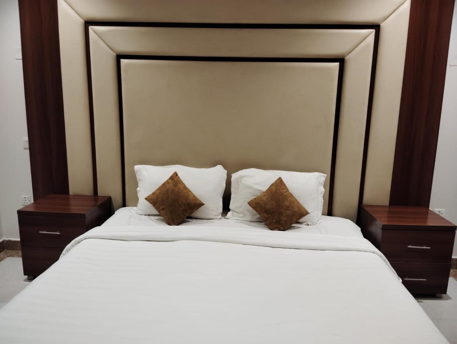 Hotelier By Cantonal *