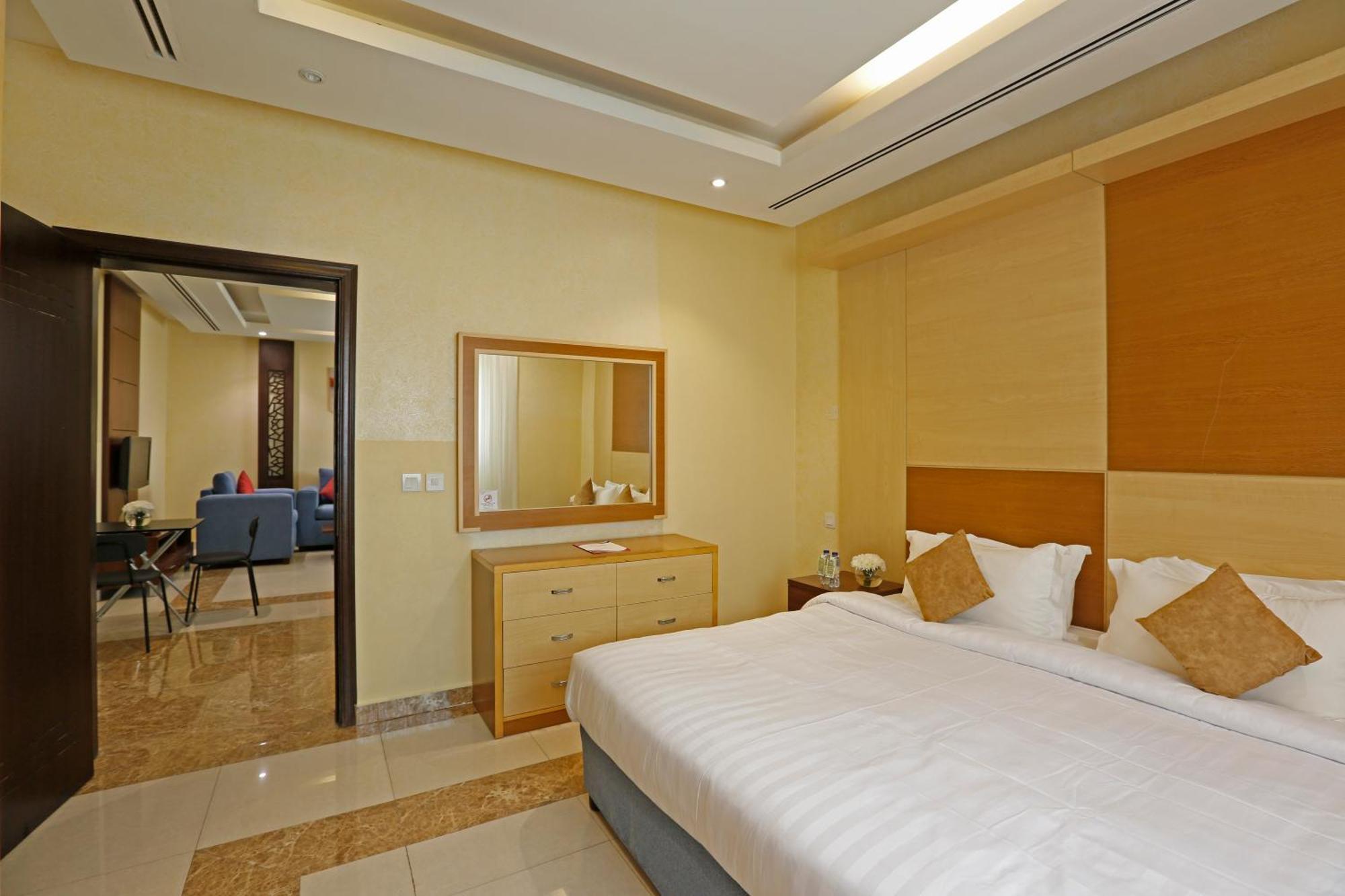 Hotelier By Cantonal