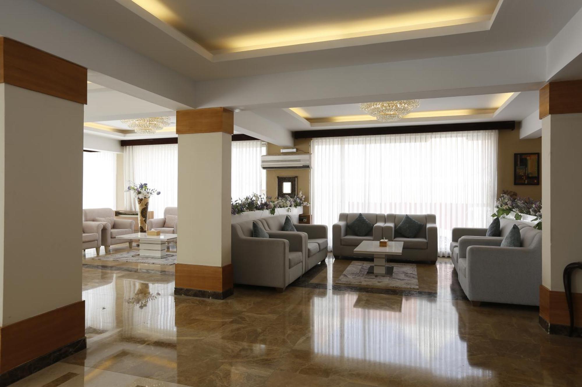 Hotelier By Cantonal Aparthotel *